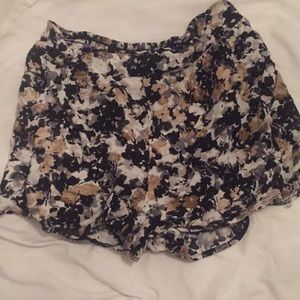 High waisted floral print flouncy shorts